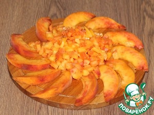 Пирог с творожным сыром и персиками