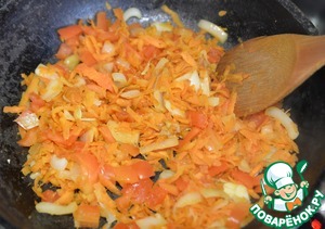 Фаршированный перец в сырно-овощном соусе
