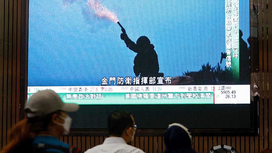 ВС Китая завершили боевые стрельбы в восточной части Тайваньского пролива<br />
